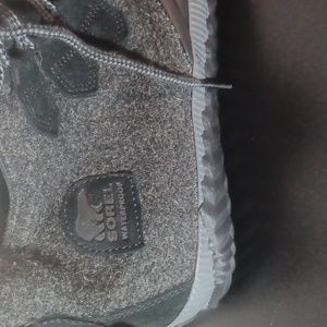 NWT Sorel grey boots